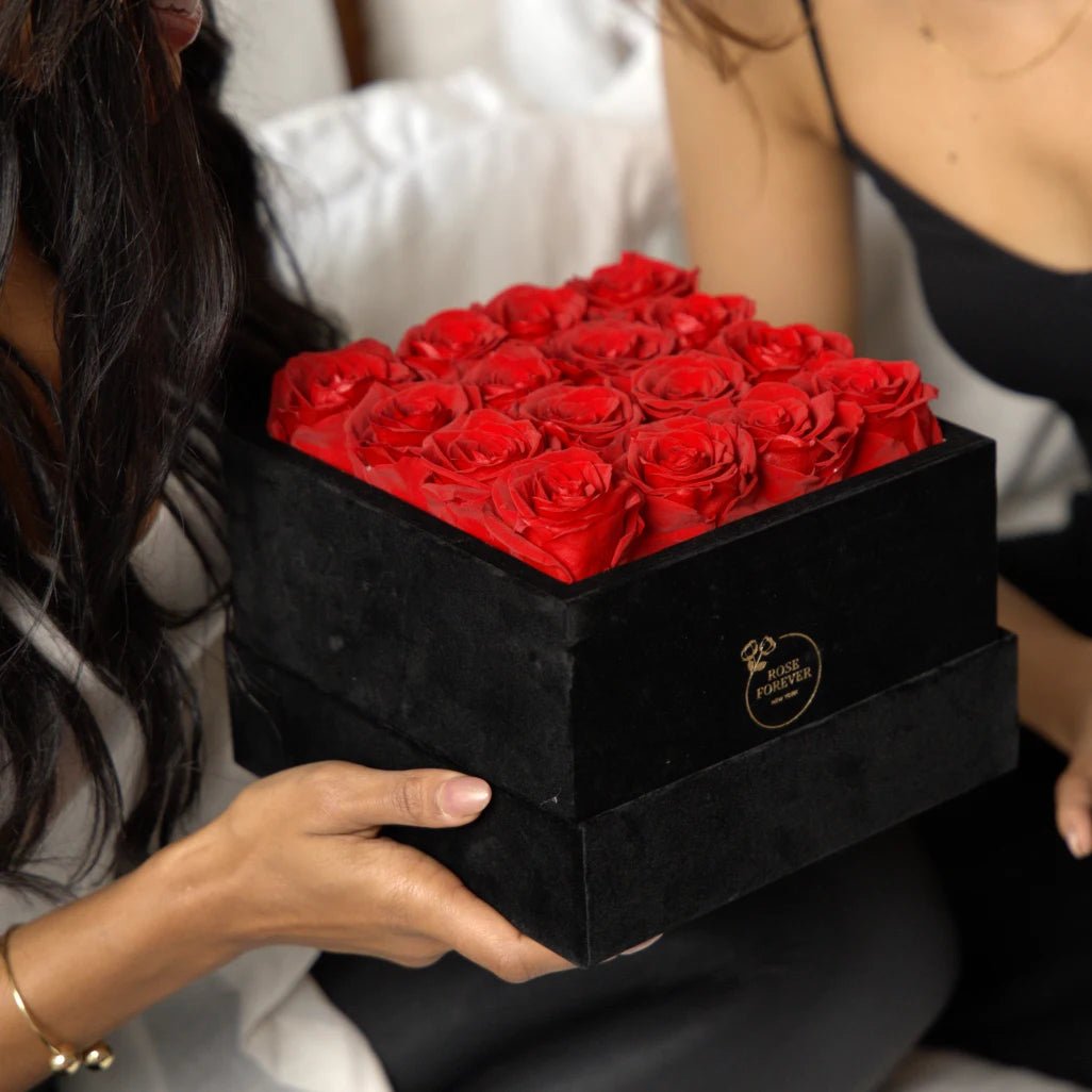 12 Red Roses Black Velvet Eternity Bouquet Gift Box